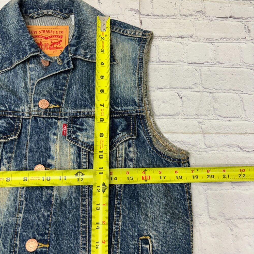 Levi's Men Sleeveless Trucker Denim Jean Vest Jacket Size Small C055 -22 - Picture 3 of 13